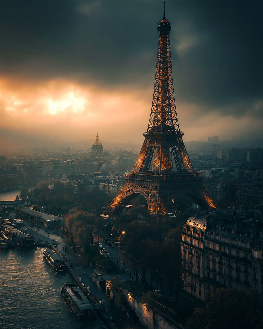 Original: Eiffelturm über Paris im Abendlicht